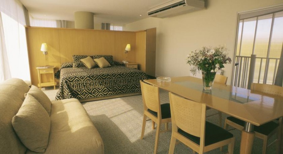 URBANA SUITES                           
